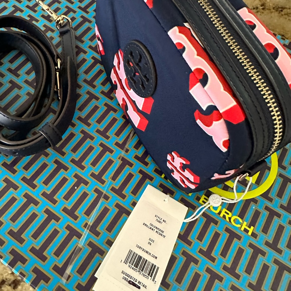 New Tory Burch small nylon camera bag 💗 - Picture 5 of 7